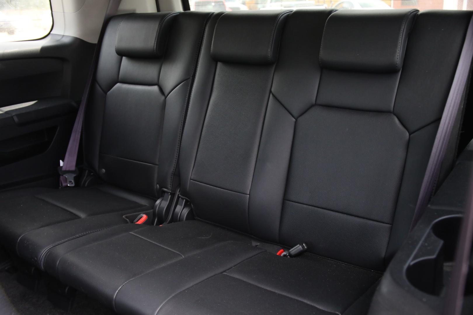 2011 SILVER HONDA PILOT EX-L 2WD 5-Spd AT with Navigation (5FNYF3H72BB) with an 3.5L V6 SOHC 24V engine, 5-SPEED AUTOMATIC transmission, located at 420 E. Kingsbury St., Seguin, TX, 78155, (830) 401-0495, 29.581060, -97.961647 - Photo#11